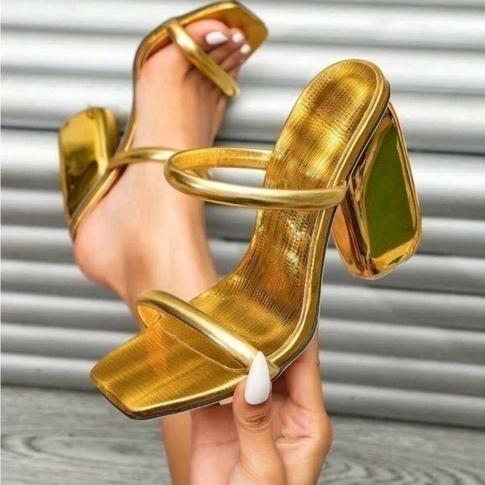 NEW- METALLIC DOUBLE STRAPPED SANDAL SZ: 9.5